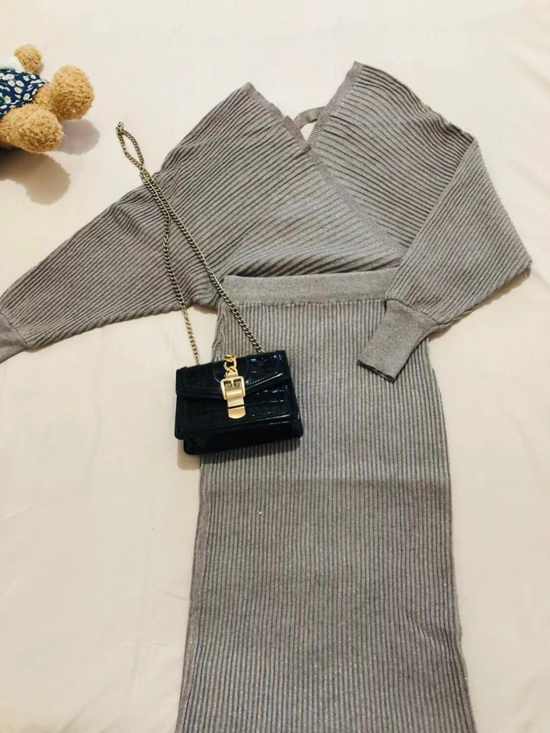 V-Neck Fashion Goddess Two-Piece Knit Set with Skirt